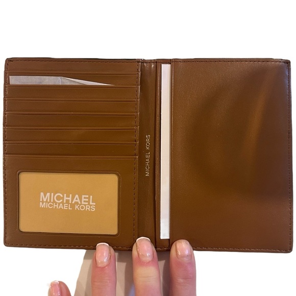 MICHAEL Michael Kors Logo Bedford Medium Travel Passport Wallet NEW - Picture 12 of 12